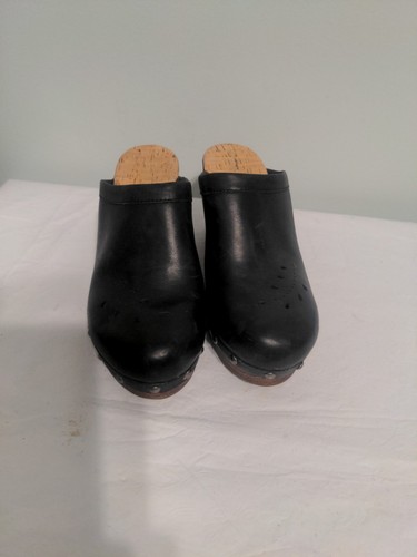 Kork Ease schwarze Leder Plateau Nieten Clogs Pantoletten Absätze Größe 7 Schuhe