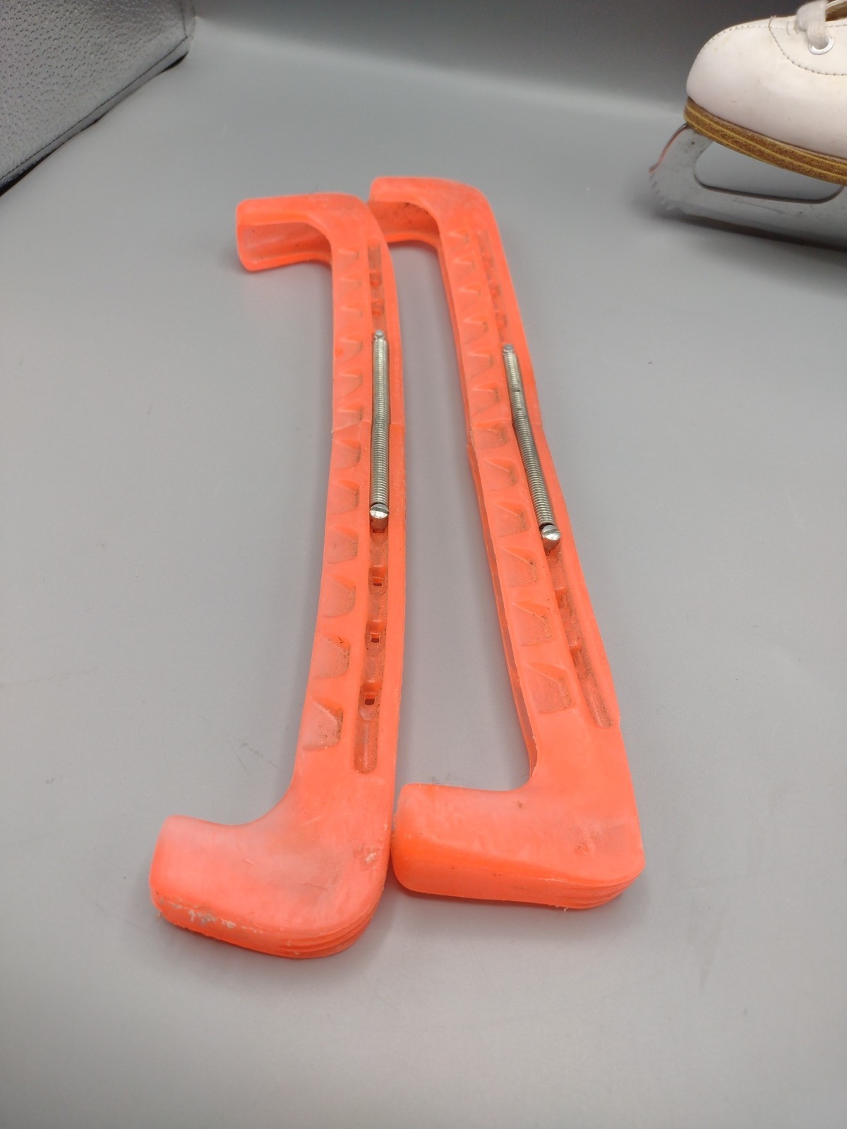 Riedell Women's Figure Skates Size 7 Model 112 With Skate Guards