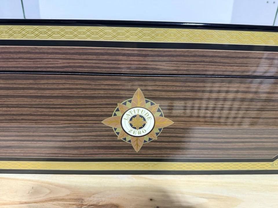 Humidor Latitude Zero capacidad para 100 cigarros Foto 3 de 4