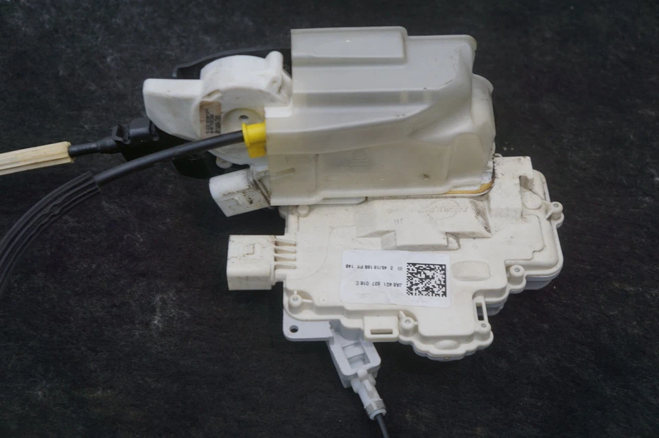 Manija del actuador de la cerradura del pestillo de la puerta delantera derecha negra OEM 4G1837016C Audi RS7 14-17 Foto 4 de 4