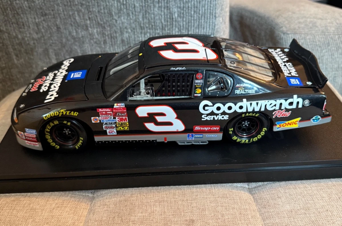 NASCAR 1:18 Scale Diecast NASCAR Racecars for sale | eBay