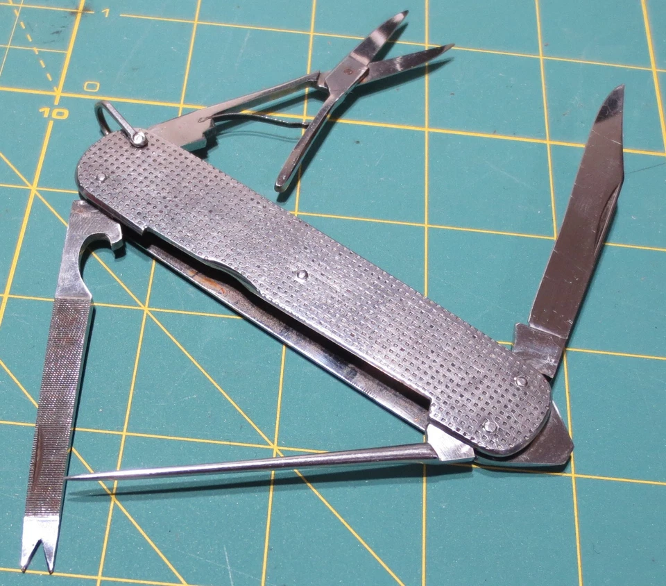 ¡Bonito! Cuchillo de bolsillo de pesca con mosca tijeras Bodkin para gallinas y gallo Voss Cutlery Co de colección Foto 2 de 4