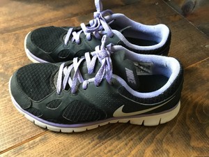 nike purple tennis shoes
