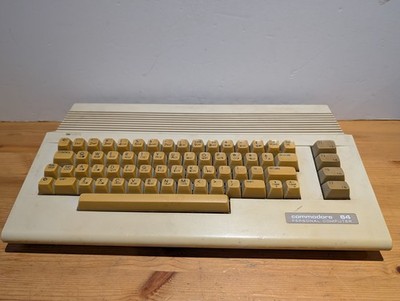 Commodore 64C Vintage Home Computer - getestet und funktionsfähig - Schlüssel Vergilbung