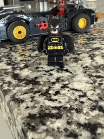 2012 LEGO DC Supe Heroes #6864 - Batmobile and Batman Minifigure