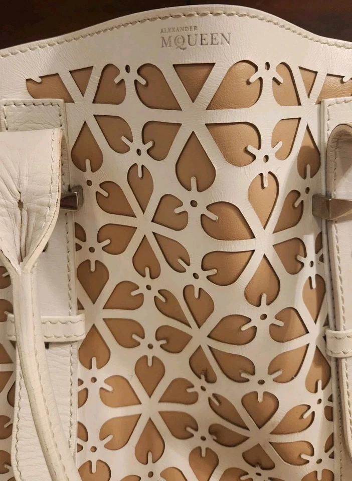 Bolso grande floral Alexander McQueen Foto 2 de 4