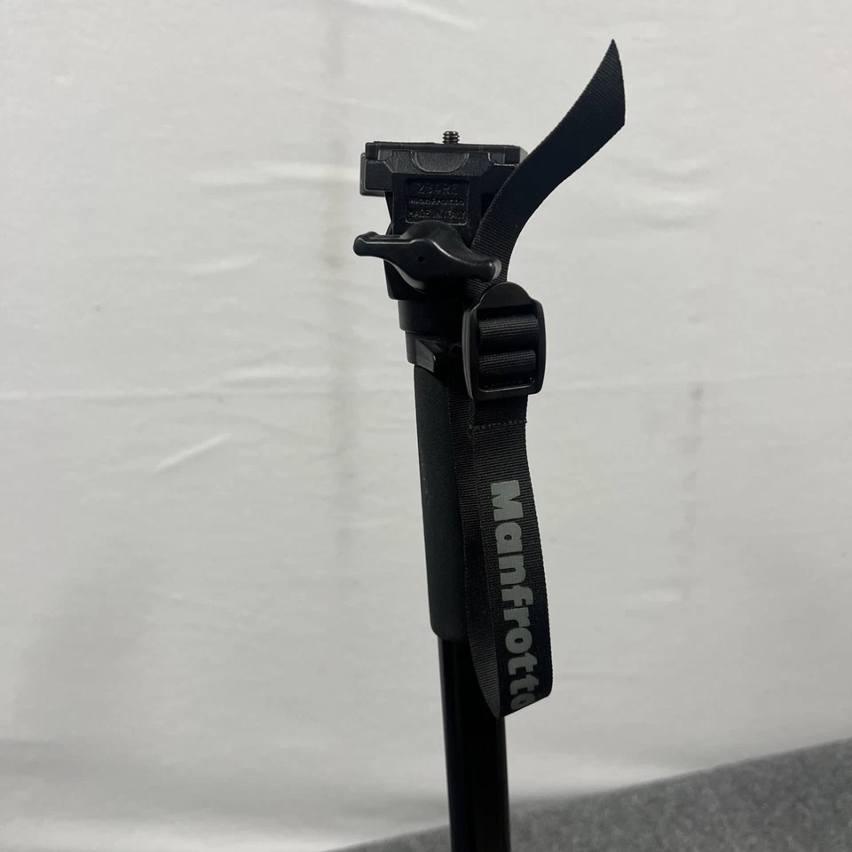 Manfrotto 560B-1 Aluminum Video Photo Monopod W/ 223RC Head - Made in Italy - Image 2 of 4