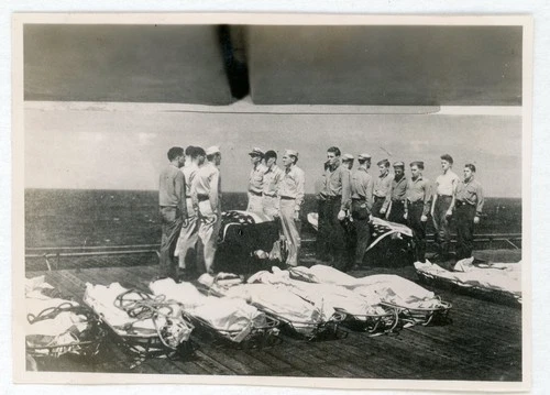 #  9  OLD WW2 MILITARY PHOTO SOLDIERS BURIAL  AT SEA SNAPSHOT