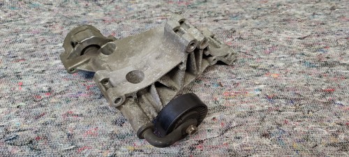 Halter Lichtmaschine für Klimaanlage 1.8l RP VW Golf Vento Seat Toledo 037903143