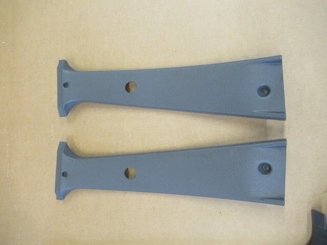 Tapicería pilar interior Ford Sierra P100, en gris, par. Foto 3 de 4