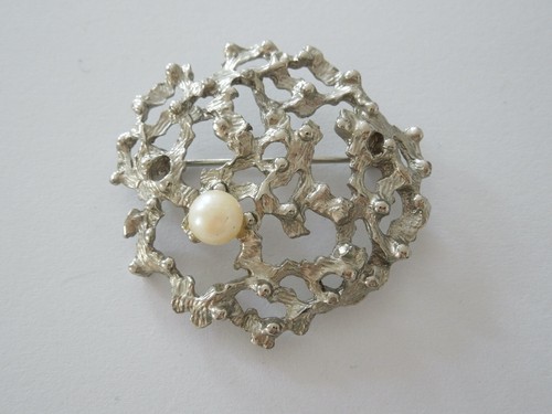 Brosche In Argento Con Perla Sintetica Modernista 7,6 G/Ø 3,6 Cm