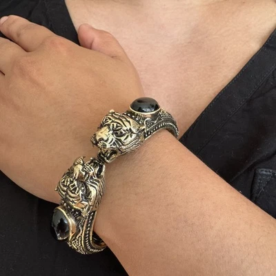 Bracelet Manchette avec Têtes de Tigre Jumelles et Pierres d’Onyx Noir - Photo 1/3