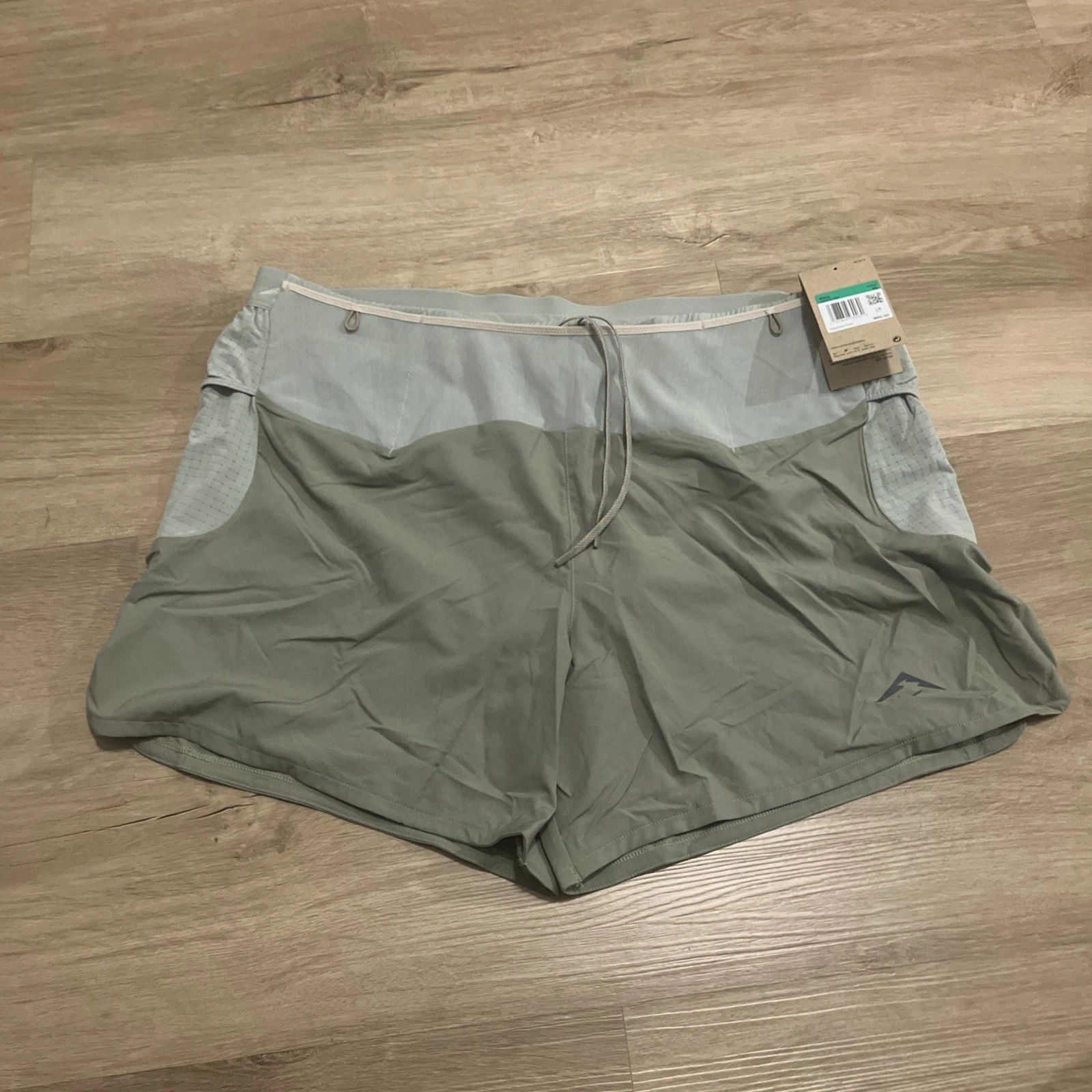 Nike Second Sunrise Dri-FIT ADV 5” Trail Running Shorts Mens Size Lg HJ3572-320
Opens in a new windo