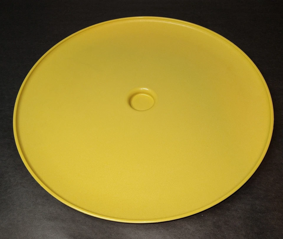 Bandeja de verduras Tupperware Dip-n-Serve de colección para chips y inmersiones 2 cuencos de inmersión con tapas Foto 4 de 4