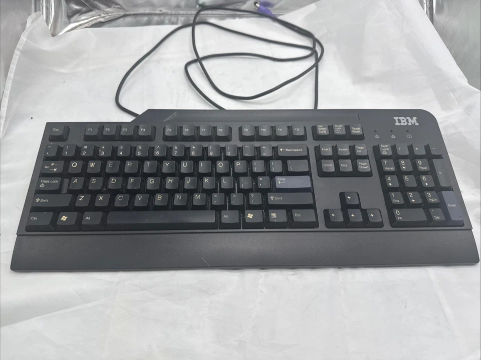 IBM SK-8820 PS2 Keyboard Vintage Black *WITH FEET* - Image 2 of 4