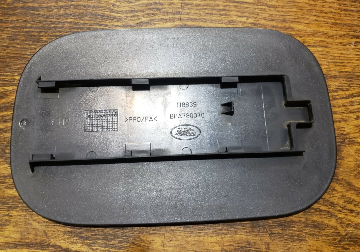 0516 Land Rover LR3 Fuel Tank Filler Door Lid Cap Flap Trim BPA780070