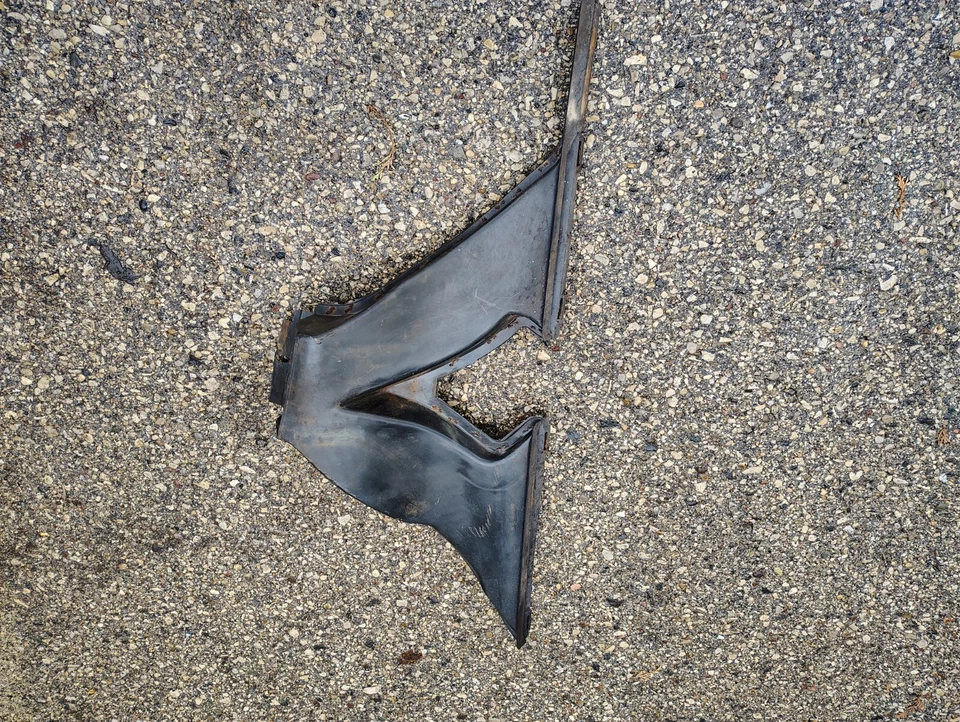 1967 Oldsmobile Cutlass Supreme 442 F85 Windshield Defrost Ductwork Tube 392986 - Image 2 of 4