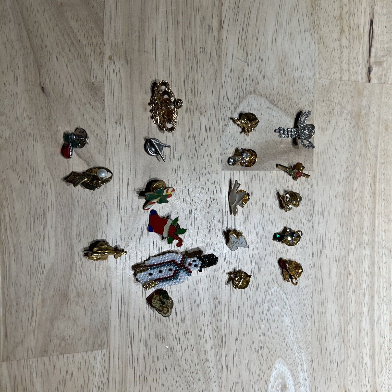 Vintage lot of Assorted Pins. 19 Pieces.  Lot 296 - image 14