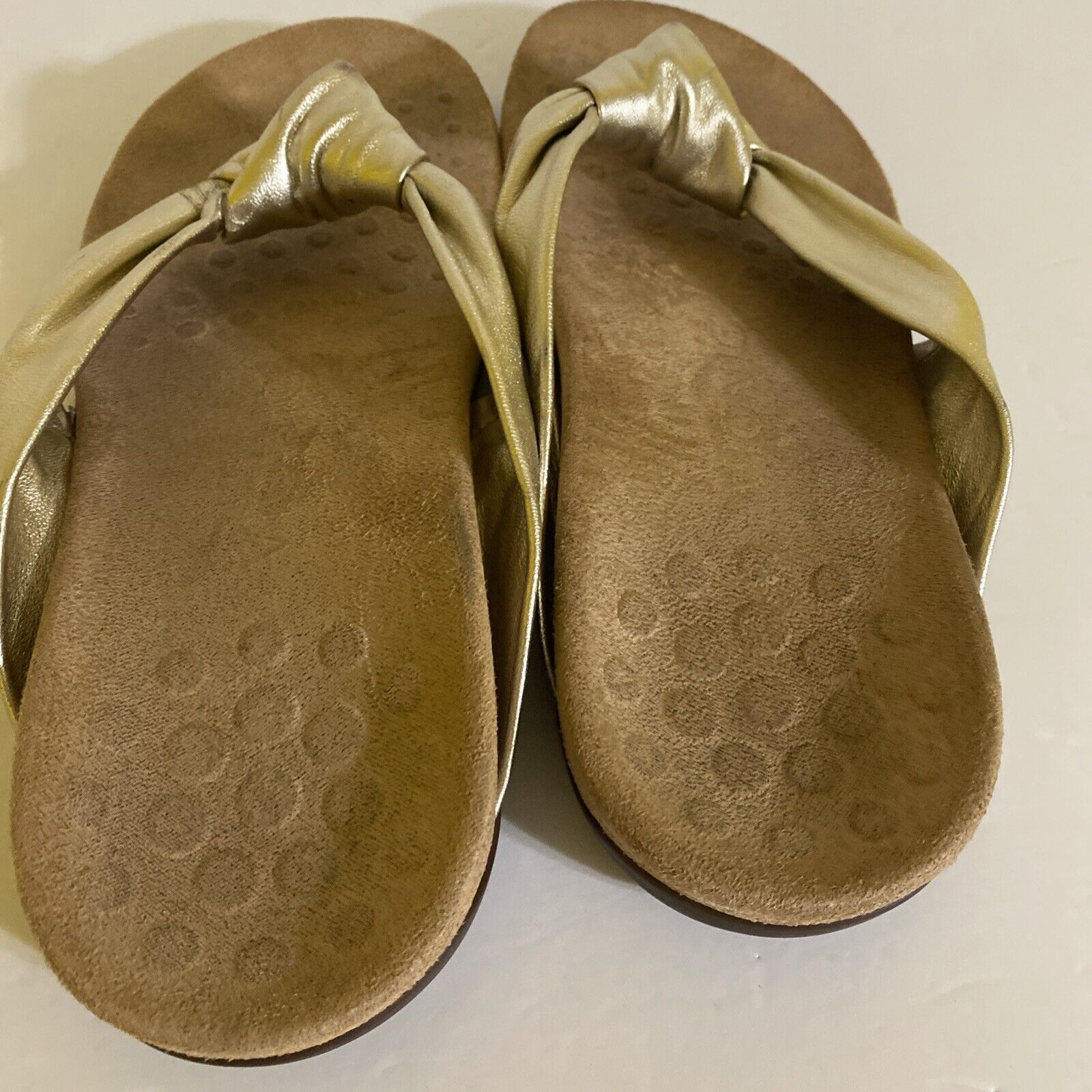 Vionic Gold Thong Flip Flop Sandals Women's Size … - image 4