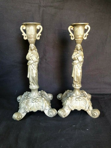 Antique Paire Métal Église Bougie Socle Avec Figurine / Bible - Photo 1 sur 12