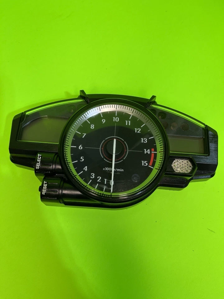 2007 2008 YAMAHA R1 DASH CLUSTER 2.8K MILES LOW MILEAGE OEM GOOD CONDITION - Image 2 of 4
