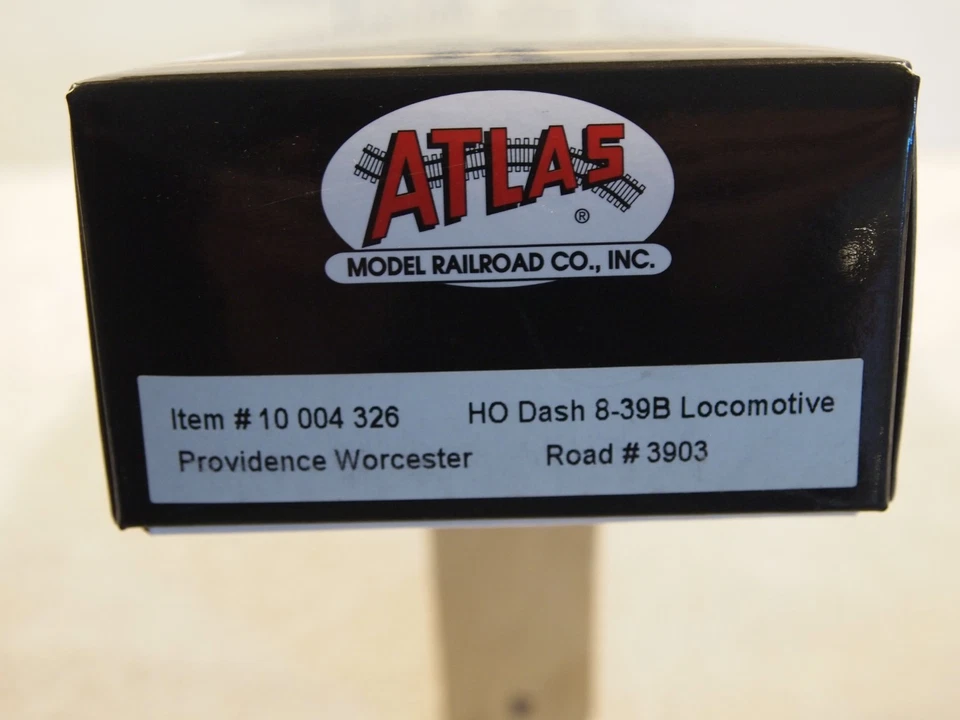 ATLAS 10004326 H.O.  DASH-8-39B  PROVIDENCE & WORCESTER  3903 pre-g+w DCC /SOUND - Image 2 of 3