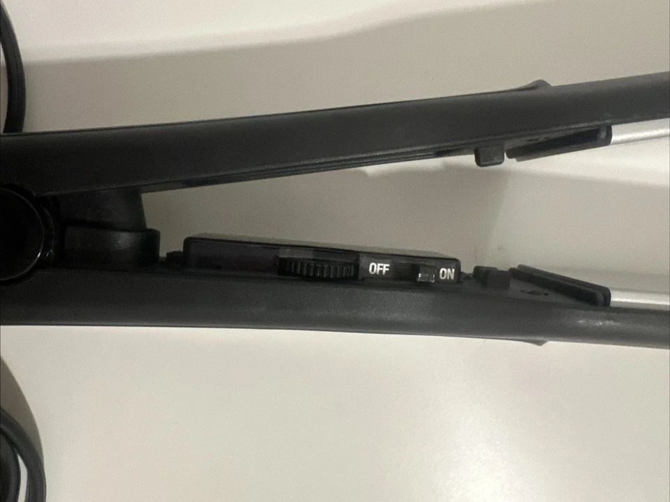 Revlon Smooth and Straight Ceramic Flat Iron Smooth Styles 1.5” Used Working - Image 4 of 4