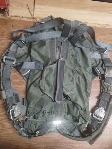 Parachute USAF Pilot Pack With Body Harness And Rip Cord 1977 Issue - Bild 2 von 4