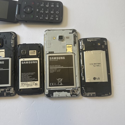 Lot de 7 téléphones portables et tablettes tous allumés - Photo 4 sur 5