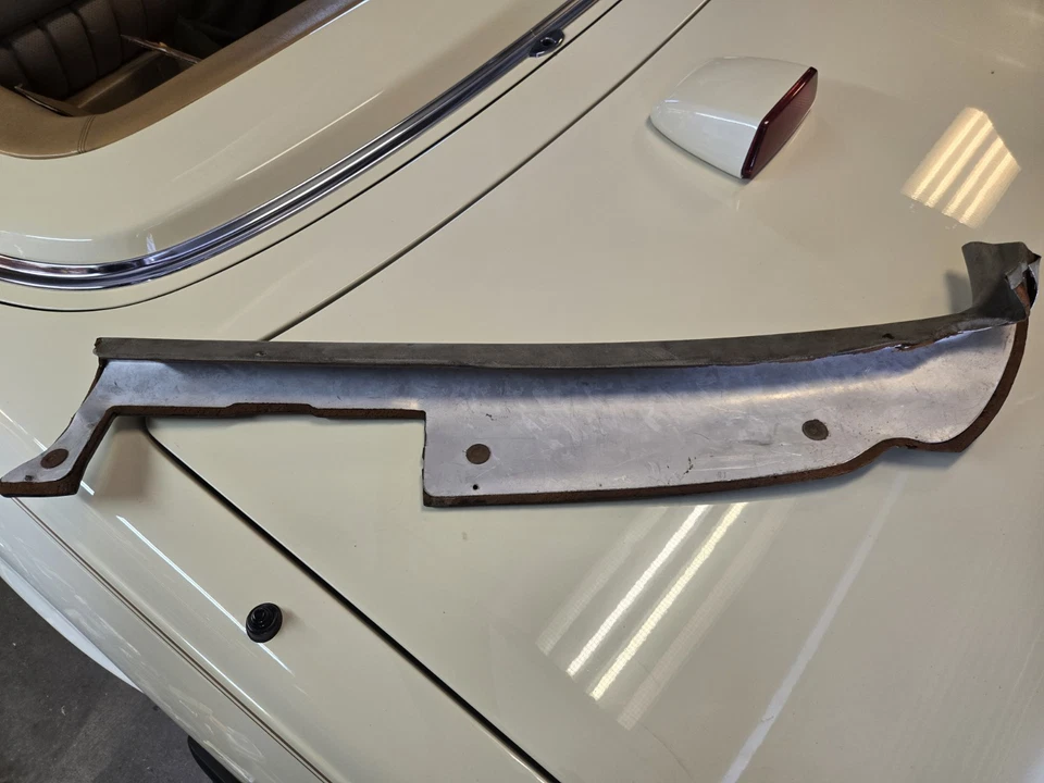 Almohadilla superior salpicadero Mercedes W113 280 SL 70 Foto 2 de 4