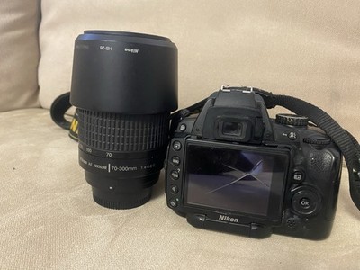 Nikon D5000 Digital SLR Camera w/ AF-S DX Nikkor 18-55mm Lens