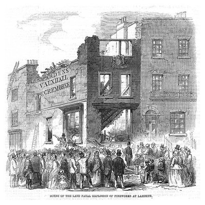 LONDON Szene der tödlichen Explosion des Feuerwerks in Lambeth - antiker Druck 1858