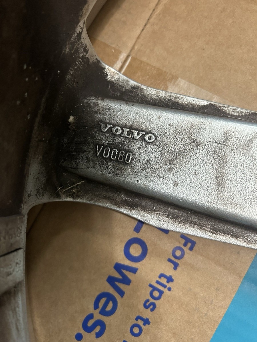 Volvo OEM 20