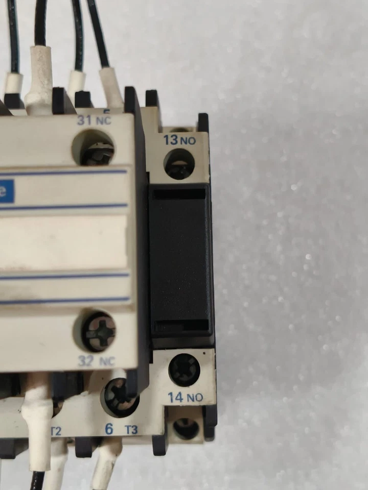 TELEMECANIUE LC1 DMK11 35AMP CAPACITOR CONTACTOR COIL VOLTAGE-220-240V FREE FAST - image 4 of 4