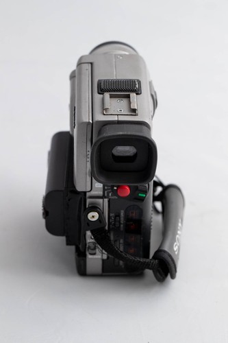 Videocámara portátil Sony Handycam DCR-PC7E MINI DV, batería NP-F mod. Solo reproductor - Imagen 4 de 12