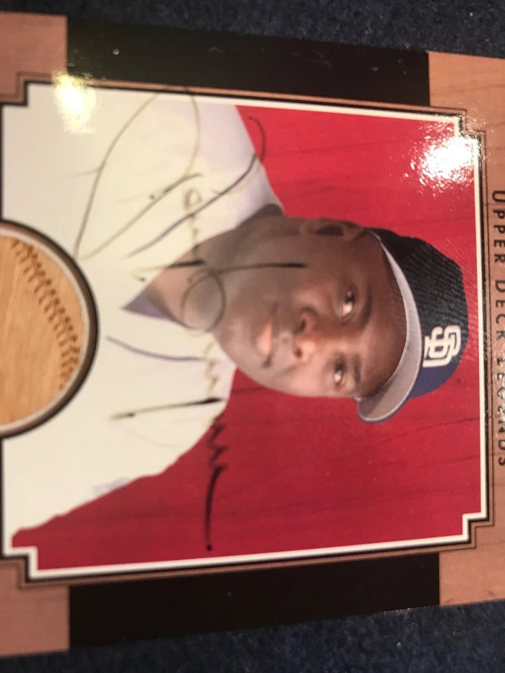 2001 UD LEGENDS TONY GWYNN Auto Bat Relic Legendary Lumber Padres B17 - Image 2 of 2