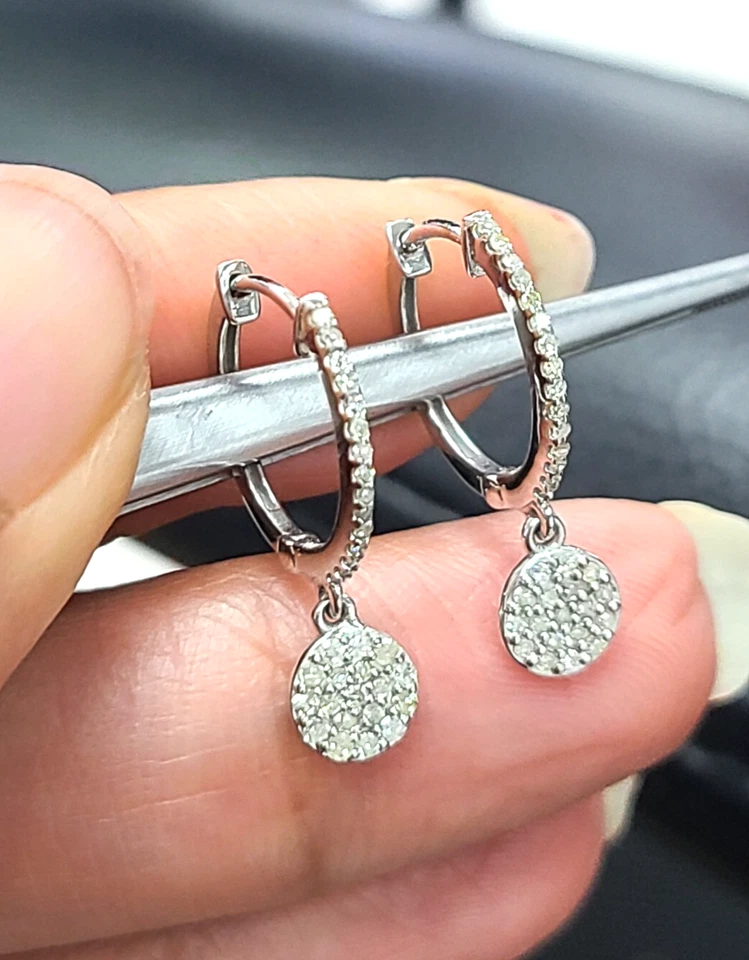 优惠! 0.35 克拉天然圆形钻石棒垂坠耳环 10K 金色 — 第 3/4 张图片