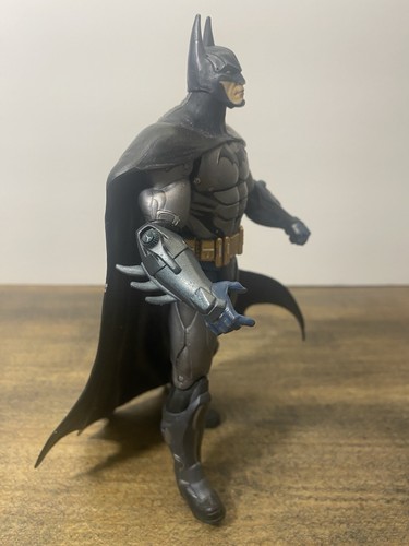 DC Direct Batman Arkham Asylum Batman Armored 7” figure AUTHENTIC - Picture 2 of 5