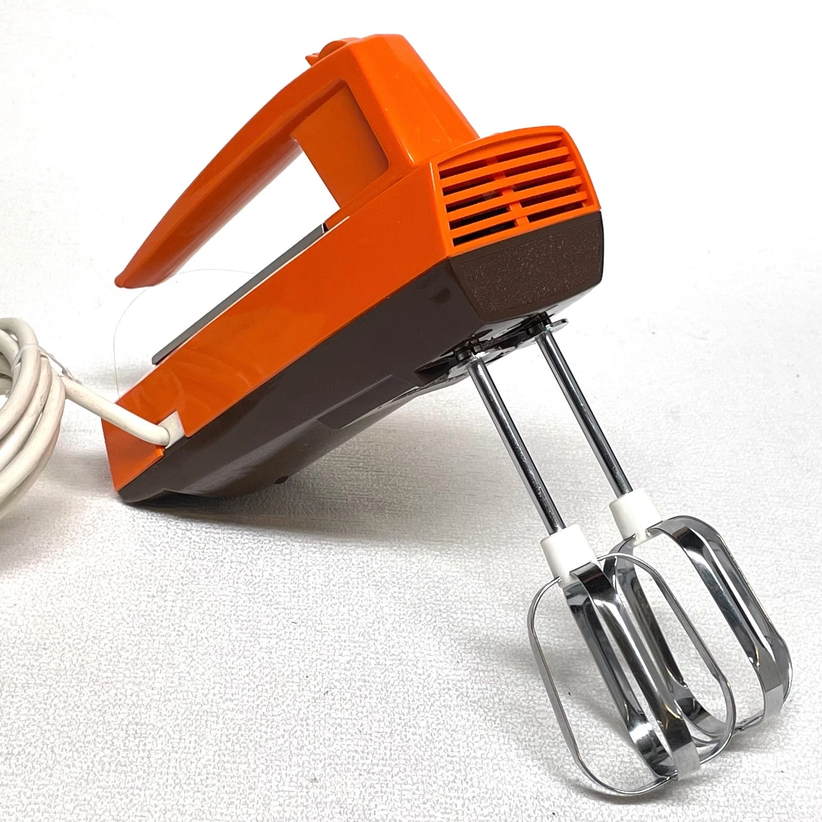 Vintage GE 10MP10 Electric Hand Mixer - 70s - Orange - Made in Australia - Mint
Opens in a new windo