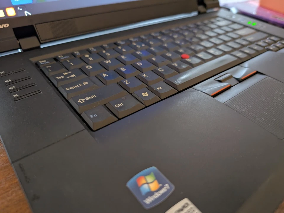 Lenovo SL510 Laptop Core 2 Duo P8700 @2.53GHz 4GB RAM 120GB SSD Linux - Immagine 2 di 4