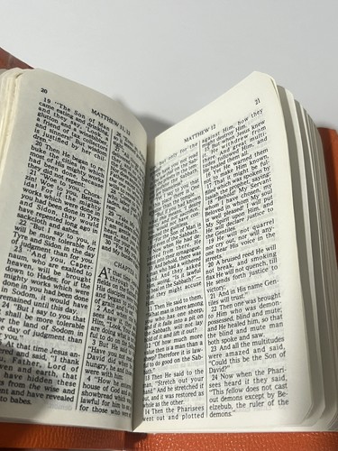 New Testament Pocket Bible Psalms Proverbs. Orange. - Picture 4 of 4