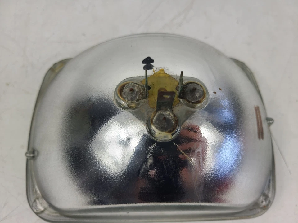 Faro halógeno de haz sellado de alto rendimiento SYLVANIA H6054 Foto 4 de 4