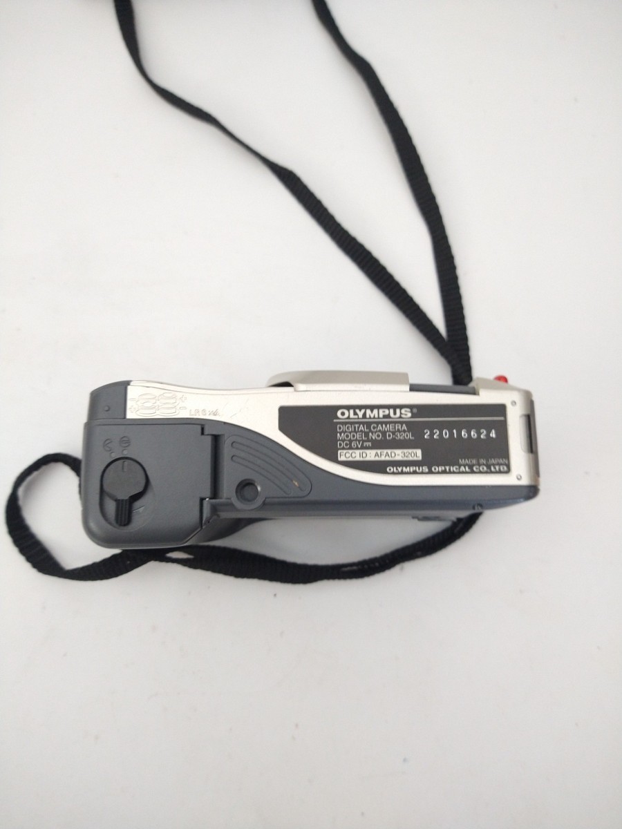 Vintage 1997 Olympus D-320L Digital Camera with Memory Card