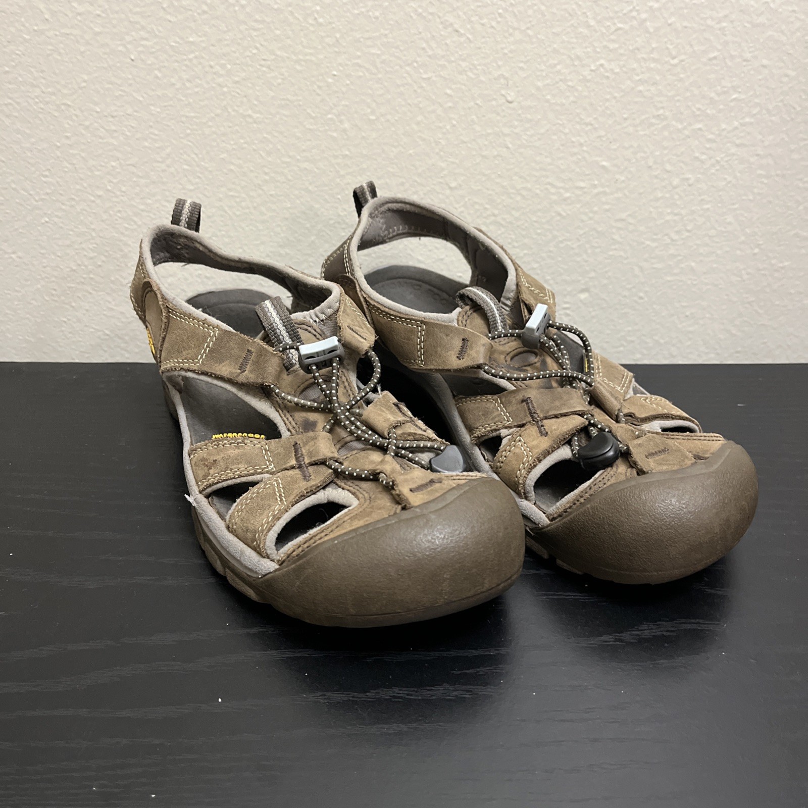 SANDALI DONNA KEEN TAGLIA 9 VENEZIA NERO OLIVA SURF SPRAY SKU 5210 BOSS