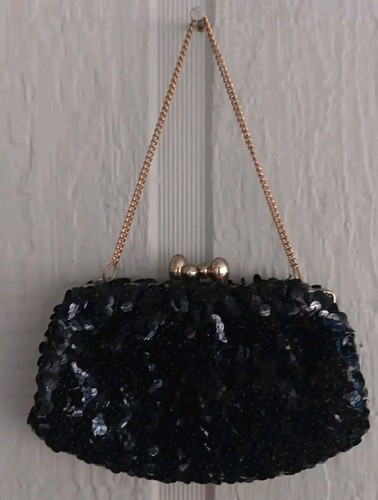 Vtg 1950’s Black Sequin Clutch Purse W/ Gold Chain & Hardwear Snap Close Small - Picture 2 of 4