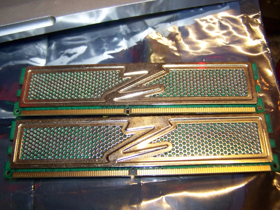 OCZ Gold Series 1GB (2x 512MB) DDR2 667 PC2 5400 Memory OCZ26671024ELGEGXT-K - Image 2 of 4