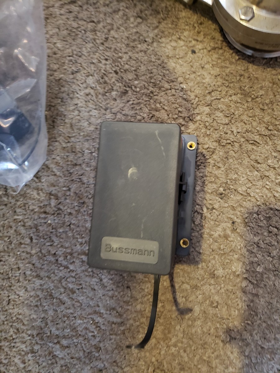 15303 1 NICE Bussmann Fuse Holder Box W/ Fuses And And 50 Similar