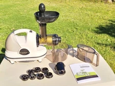 DR. MERCOLA HEALTHY CHEF MASTICATING JUICER WITH INSTRUCTION MANUAL