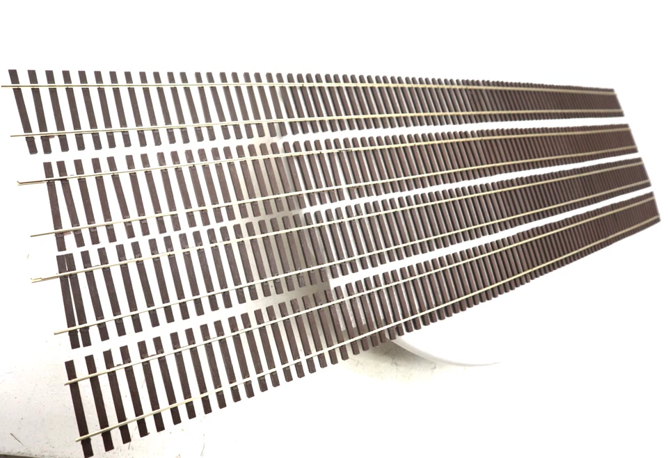 Micro-Engineering, 2-Rail O, 10-132, Code 148 Nickel Silver Flex Track, C-8 LN - Image 3 of 4