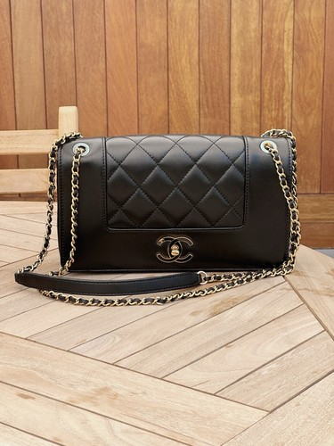 Chanel Classic Flap Medium Black Leather Gold HW Shoulder Bag Preowned Authentic